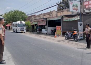 Pramuka Peduli Kwarcab Bantul Bantu Pengamanan Natal 2023 di Gereja Hati Kudus Tuhan Yesus Ganjuran