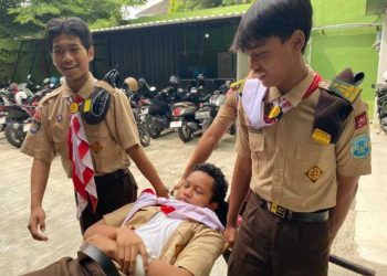Menjadi Penolong Dini, Pramuka MAN 1 Yogyakarta Adakan Latihan Rutin PPGD