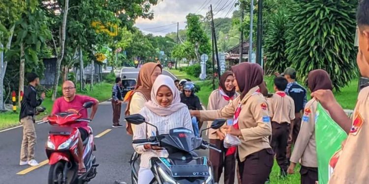 Ungkapan Rasa Syukur, Saka Wira Kartika Ranting Girisubo Berbagi Takjil dan Buka Bersama