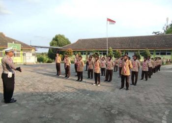 Petugas Karya Bakti Lebaran 2024 dari Pangkalan SMA Negeri 1 Patuk Mengikuti Bimtek Pengaturan Lalu Lintas