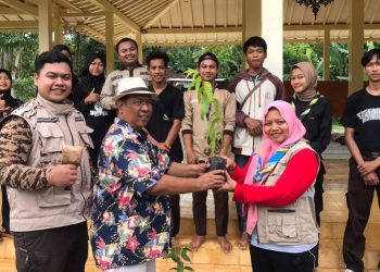 Aksi Peduli Lingkungan, Kampung Pramuka Putat Tanam Bibit Tanaman Hias dan Buah