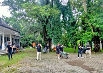 Program Pengabdian Masyarakat, Puluhan Mahasiswa Atmajaya Yogyakarta Melakukan Kerja Bakti di Buper Babarsari