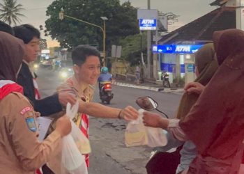 Giat Bulan Ramadan, DKR Pakem Berbagi Takjil di Jl. Kaliurang Km 17