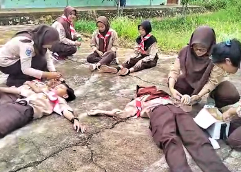 Gugusdepan Pangkalan SMP Negeri 3 Tepus Gelar Simulasi Bencana Gempa Bumi