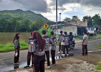 Pramuka SMK Negeri 1 Gedangsari Berbagi Takjil sebagai Rangkaian Karya Bakti Pramuka 2024