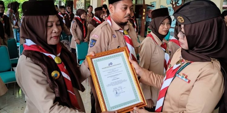 Kwarcab Gunungkidul Serahkan Piagam Pendirian Gugusdepan Prasiaga TK Negeri Semanu