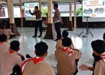 Polres Gunungkidul Sosialisasikan Tertib Lalu Lintas kepada Peserta Pembekalan Karya Bakti Lebaran 2024 Kwarcab Gunungkidul