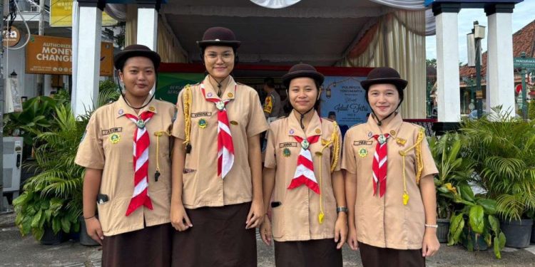 Bertugas di Pos Titik Nol Kilometer  KBL 2024 , Pramuka SMA Santa Maria Senang Membantu Masyarakat