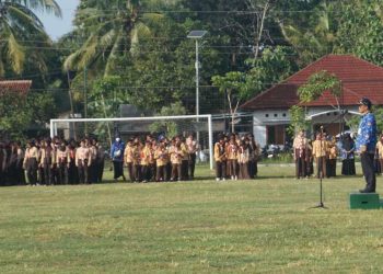 Pasukan Penggalang Kwarran Playen Ikuti Upacara Peringatan Hari Pendidikan Nasional di Lapangan Ngawu
