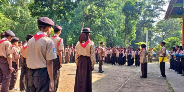 Ratusan Pramuka Penggalang MTsN 5 Bantul Ikuti Kegiatan yang Melatih Kemandirian dan Kedisiplinan