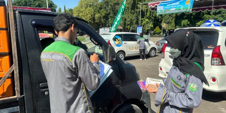 Saka Kalpataru Sleman Turut Membantu Proses Uji Emisi Gratis di Lapangan Denggung