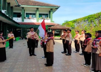 16 Pramuka Penggalang MTsN 7 Bantul Ikuti Upacara Pelantikan dan Kenaikan Tingkat