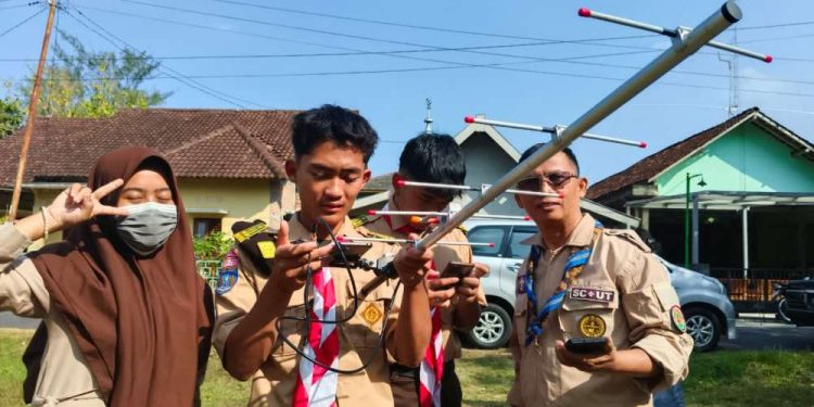 Bekerjasama dengan ORARI, Kwarcab Gunungkidul Selenggarakan Bimtek Pengenalan Komunikasi Satelit bagi Pramuka Penegak