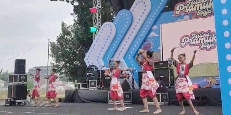 11 Tim Ikuti Lomba Tari Kreasi Baru Gaya Yogyakarta di Festival Pramuka Jogja 2024