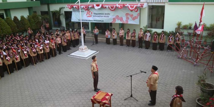 Tahun Ajaran Baru 2024 – 2025, MAN 2 Yogyakarta Awali Kegiatan Kepramukaan dengan Orientasi Dasar Tegak