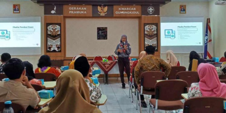 PusbangJusinfo Kwarda DIY Berbagi Materi Menulis Berita di Bimtek Jurnalistik Kwarcab Gunungkidul