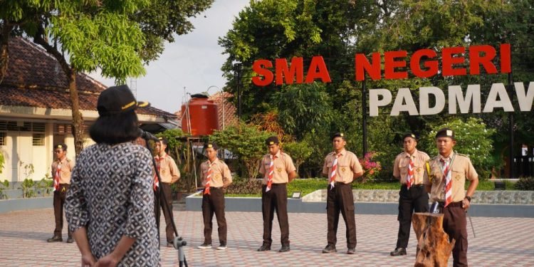 Gugusdepan Pangkalan SMA Negeri 2 Ngaglik Gelar Pembekalan dan Pelantikan Dewan Ambalan