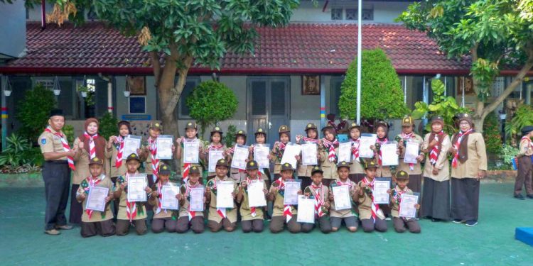 23 Siaga SDN Lempuyangwangi Menerima Tanda Pramuka Garuda