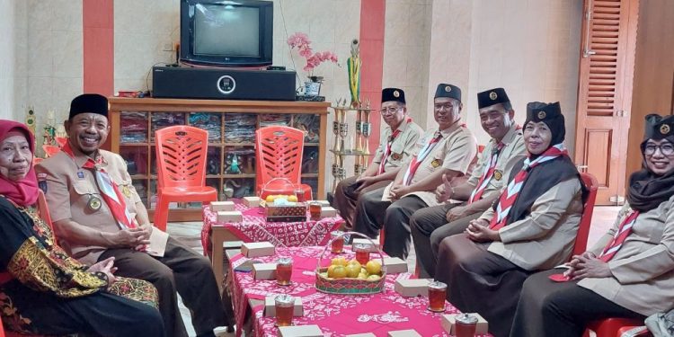 Sambut Hari Pramuka ke-63, Kwarcab Gunungkidul Anjangsana ke Kediaman Kak Badingah dan Kak Sudodo