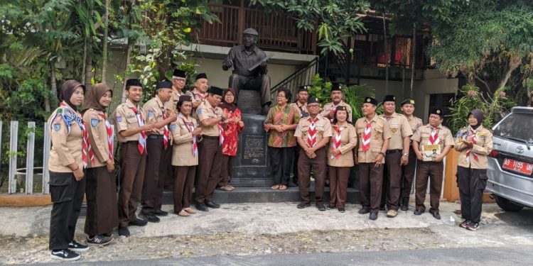 Wujud Penghormatan, Kwarda DIY Melaksanakan Ziarah Makam dalam Rangka Peringatan Hari Pramuka ke-63