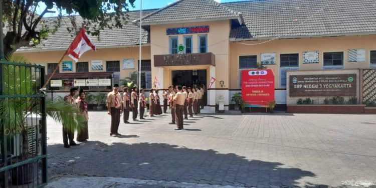 Monev Visitasi Akreditasi Gugusdepan di SMPN 3 Yogyakarta, Tim Kwarda DIY Pastikan Prosedur Asesmen Berjalan Lancar