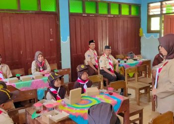 Kunjungi SDN Kanigoro Dlingo, Tim Kwarda DIY Melaksanakan Monitoring Uji Coba Syarat Kecakapan Pramuka Istimewa