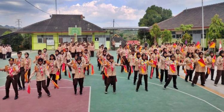 Meriah, Tim Monev Uji Coba SKPI Kwarda DIY Disambut dengan Tari Kreasi Semaphore dan Tari Jatilan di SMAN 1 Patuk
