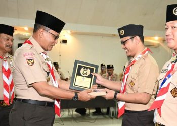 Plakat Bronze Prize APR Video Contest on Impact Scouting Diserahterimakan Kwarnas kepada Kwarda DIY
