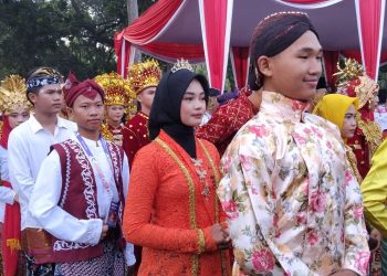 Kontingen DIY Bersiap Mengikuti Adat Bhineka Tunggal Ika Bersama Perwakilan Lainnya di Pembukaan KPMN 2024