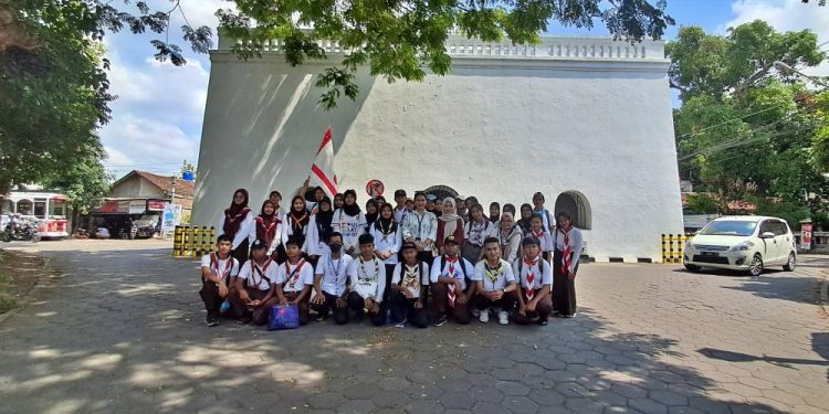 Perjalanan Penuh Makna, Puluhan Pramuka Susuri Sumbu Filosofi Yogyakarta