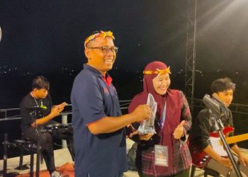 Perwakilan Peserta Workshop Pengembangan Kampung Pramuka 2024 Ucapkan Terima Kasih kepada Lurah Wukirsari