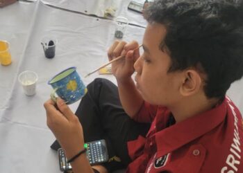 Berkreasi, Puluhan Penggalang dari 25 Pangkalan Melukis di Cangkir Enamel
