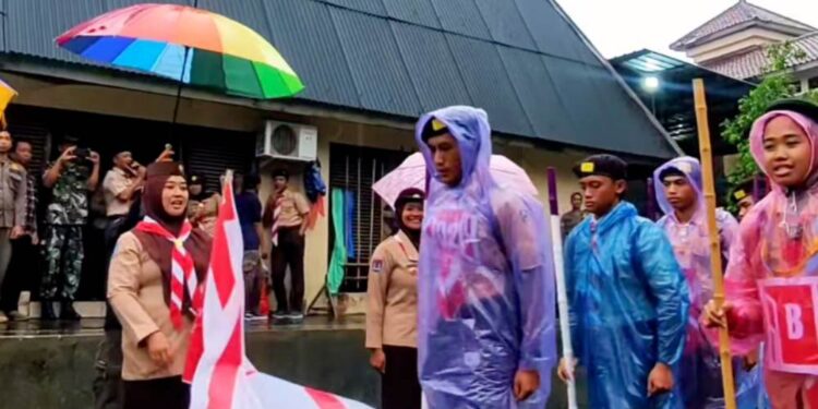 Diiringi Hujan, Ketua Kwarcab Bantul Melepas Keberangkatan Peserta Pertapa Wiradaya 2024