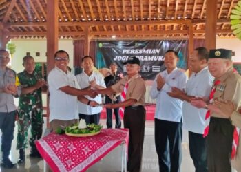 Joglo Pramuka Wukirsari Diresmikan dengan Simbolisasi Pemotongan Tumpeng dan Penanaman Cikal