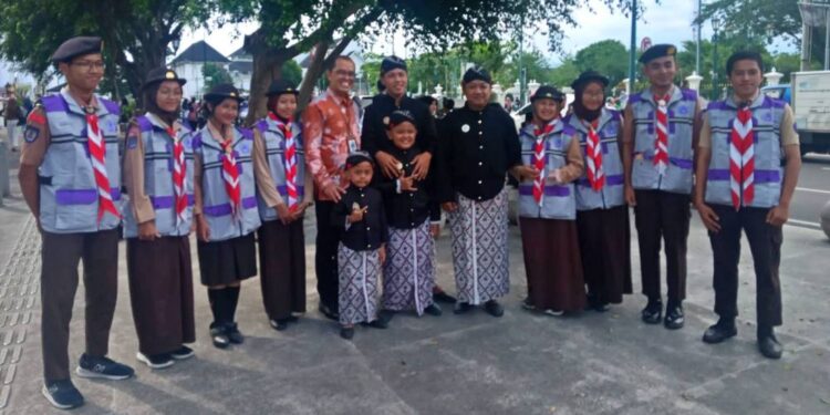 Penuh Semangat, Saka Pariwisata Kota Yogyakarta Berikan Pelayanan di Tourist Information Center Malioboro