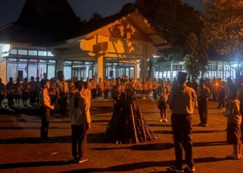 Peserta KMD Prodi PGSD Universitas Sanata Dharma Ikuti Api Unggun di Kompleks Buper Taman Tunas Wiguna Babarsari