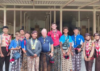 Sebelum Beraktivitas di Batik Giri Arum, Pramuka Kaledonia Baru Kunjungi Pura Pakualaman