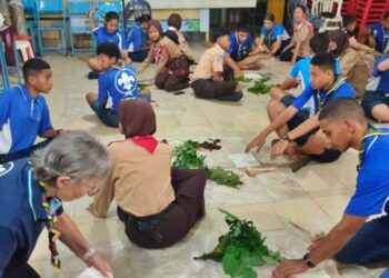 Pengalaman Seru Pramuka Kaledonia Baru saat Membuat Ecoprint dan Batik Jumputan
