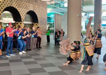 Kedatangan Pramuka Kaledonia Baru di YIA Disambut dengan Penampilan Tari Sotyaning Menoreh