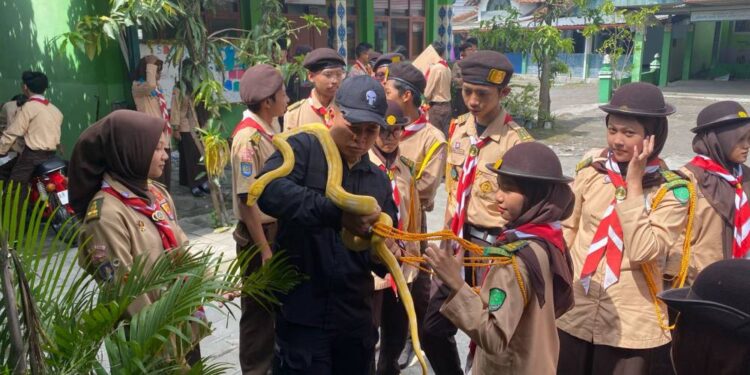 Peserta Dianpinsat Kwarran Banguntapan Antusias Menerima Materi Edukasi Tentang Reptil