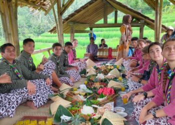 Pramuka Kaledonia Baru Nikmati Suguhan Keindahan Alam dan Kuliner Tradisional di Gubuk Ani-Ani