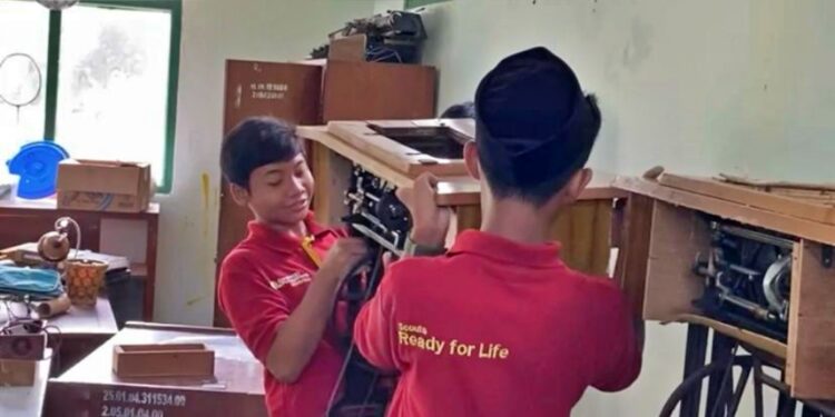 Kerja Bakti Bersihkan Sanggar Bakti Baru, Dewan Penggalang MTsN 3 Kulon Progo akan Optimalkan untuk Pusat Kegiatan