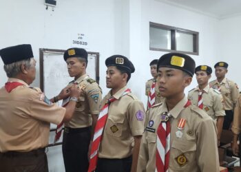 9 Personel Satgas Pramuka Peduli Kwarcab Sleman Menerima Penyematan Badge