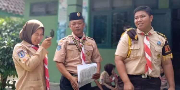 Latihan Rutin, Anggota Saka Wira Kartika Ranting Rongkop-Girisubo Praktik Menggunakan Kompas