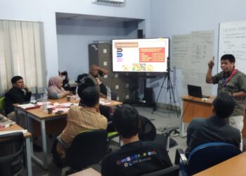 Bimtek Fasilitator Pendidikan Aman Bencana, Kak Kokok Paparkan Materi Integrasi SPAB di Gugusdepan