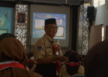 Kak Lukas Sumanasa Uraikan Tentang Literasi Pramuka dalam Workshop Menulis Puisi di Kwarcab Sleman
