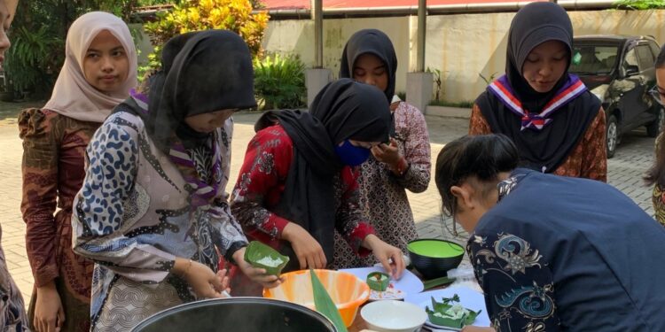 Latihan Krida Kuliner Saka Pariwisata Sleman : Pembuatan dan Penyajian Makanan Ringan Tradisional