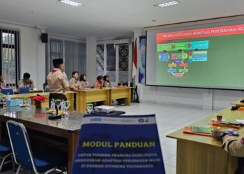 Kak Kokok Sampaikan Kerangka Modul Panduan untuk Pembina dalam Bimtek Adaptasi Perubahan Iklim