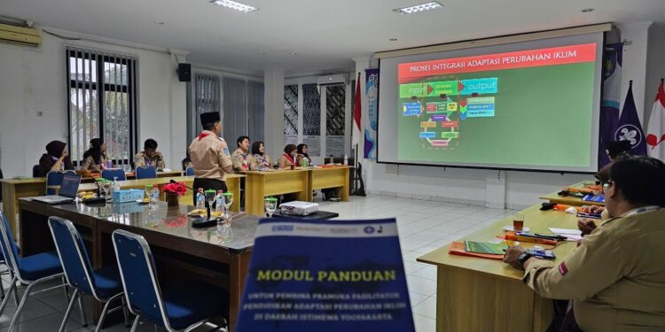 Kak Kokok Sampaikan Kerangka Modul Panduan untuk Pembina dalam Bimtek Adaptasi Perubahan Iklim
