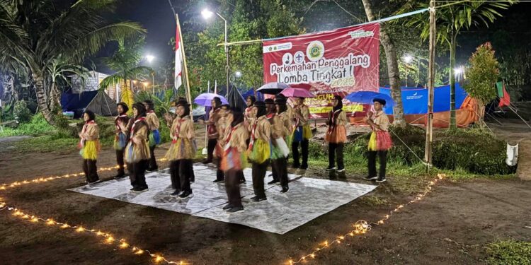 Pentas Seni Meriahkan Malam Terakhir Perkemahan Penggalang MTsN 3 Kulon Progo dengan Tema Semangat Kebangsaan